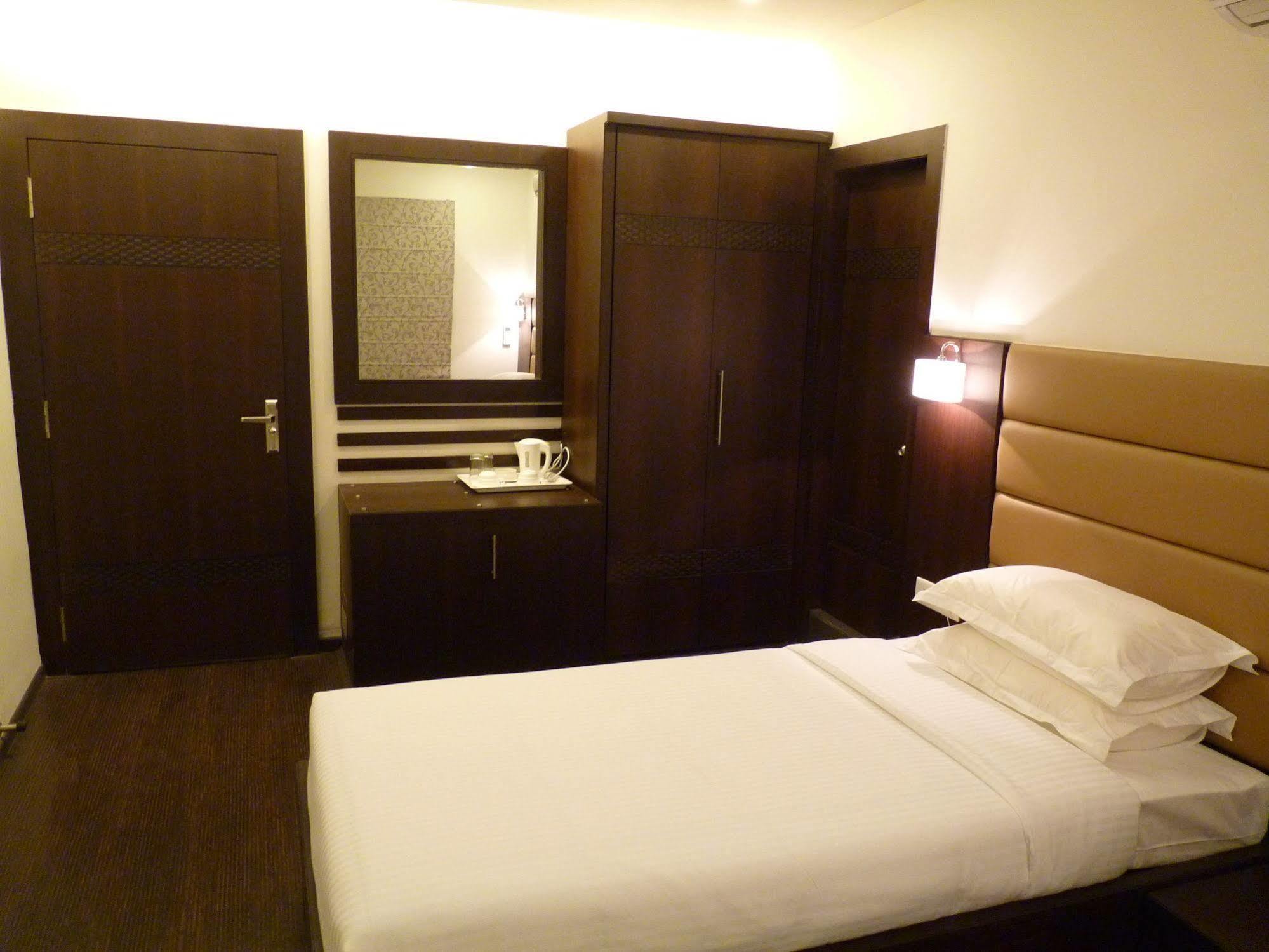 Treebo Trend Hotel Relax Inn Calcutta Exteriör bild